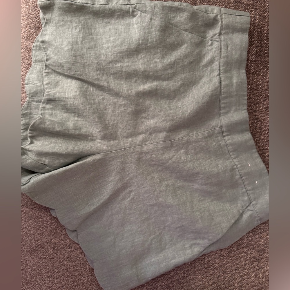 Abercrombie linen short. Never worn. Size 28